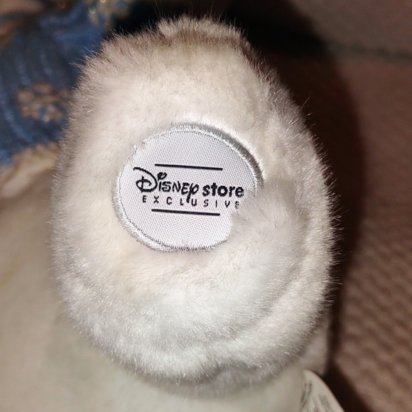 Disney Store Exclusive Winnie The Pooh Winter Sweater White Tigger Plush LOGO - Picture 4 of 5